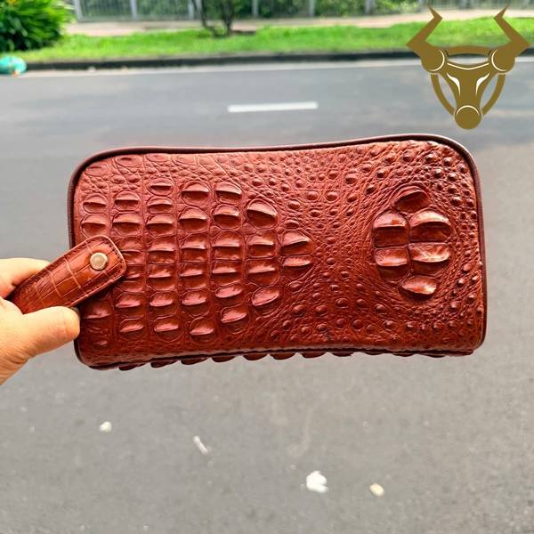 Túi clutch hộp da cá sấu gù màu nâu đỏ có quai xách cao cấp