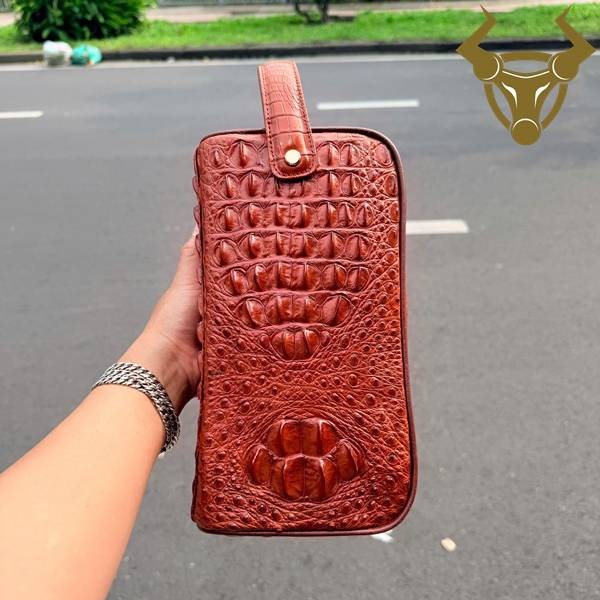 Túi clutch da cá sấu gù nâu đỏ ngăn chứa lớn tiện dụng