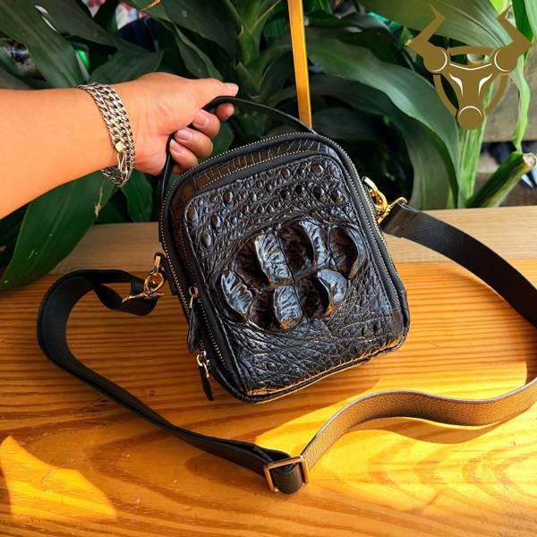 Túi Đeo Chéo Nam TVBA4 Da Cá Sấu Thời Trang Năng Động Túi đeo chéo nam TVBA4 chất liệu da cá sấu cao cấp nhất.