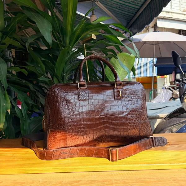 Mẫu túi trống du lịch nam da cá sấu TYC02 thời thượng.