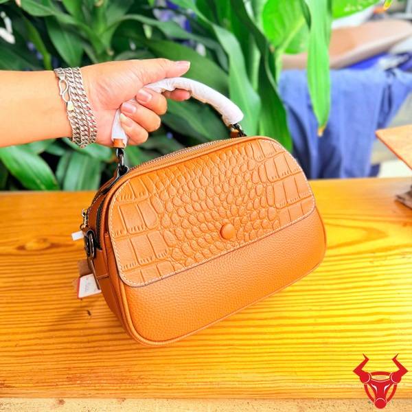 Túi xách nữ da bò dập vân cá sấu TDN42 màu vàng cam bền bỉ