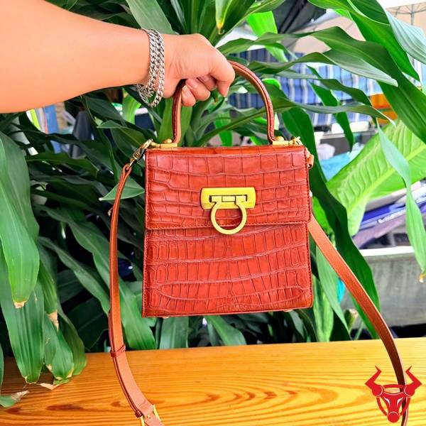 Túi đeo chéo nữ da bụng cá sấu cao cấp