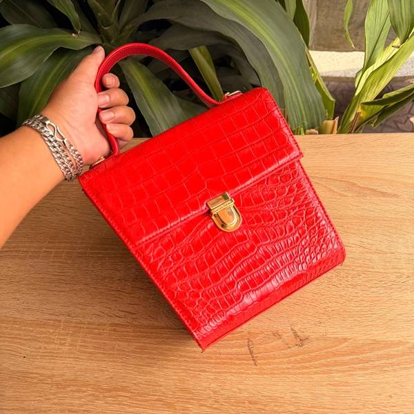 Túi Xách Nữ TYC07 Da Cá Sấu Bụng Thật Quý Phái Thanh Lịch Chi tiết vân da bụng cá sấu tự nhiên trên túi xách TYC07.