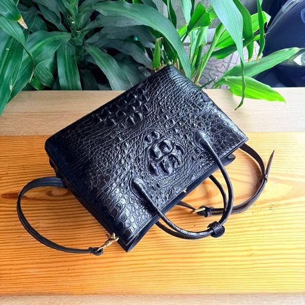 Túi Laptop Da Cá Sấu TYC08 Gù To Sang Trọng Doanh Nhân Túi xách da nam nữ TYC08 đựng laptop da cá sấu thật cao cấp.