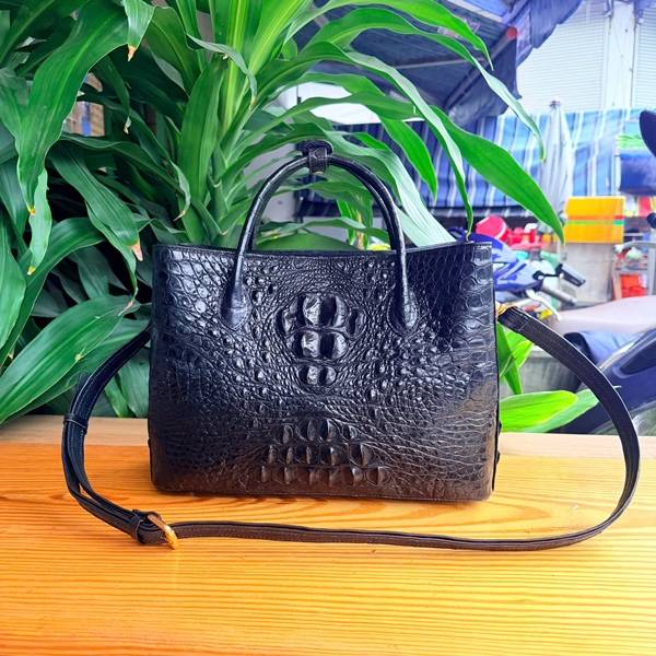 Mua Túi Nữ Đựng Laptop Da Cá Sấu Gù TYC08 Chính Hãng Tổng thể túi xách nữ đựng laptop TYC08 da cá sấu chính hãng.