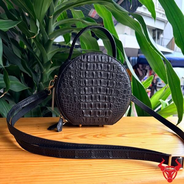Túi Xách Form Tròn Da Cá Sấu TWBA4 Đen Sang Trọng Túi xách da cá sấu gù lưng TWBA4 màu đen sang trọng