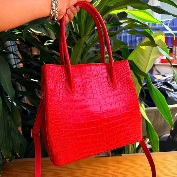 Túi Tote Cao Cấp HM-2 Da Cá Sấu Màu Đỏ Quyền Lực Túi xách Tote HM-2 da cá sấu đỏ kiểu dáng thanh lịch.