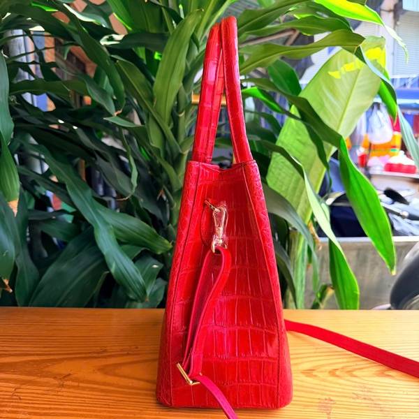 Túi Tote Da Cá Sấu HM-2 Đỏ Thiết Kế Quý Tộc Ấn Tượng Túi Tote HM-2 da cá sấu đỏ phối đồ thời trang thượng lưu.