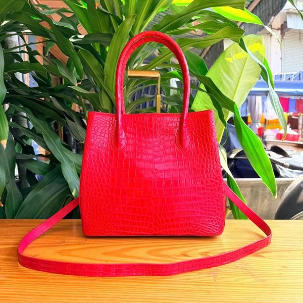 Túi Tote Da Cá Sấu HM-2 Màu Đỏ Đẳng Cấp Sang Trọng Túi Tote nữ da cá sấu HM-2 màu đỏ sang trọng rực rỡ.