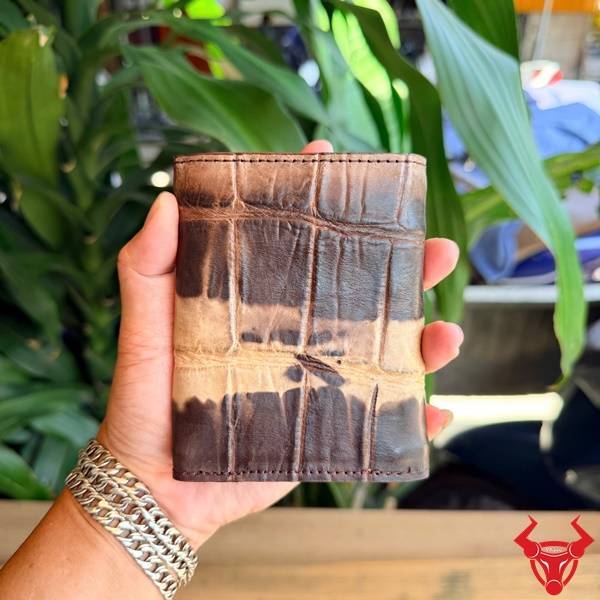 Ví 3 gấp da cá sấu VRA8 bền bỉ màu nâu cà phê