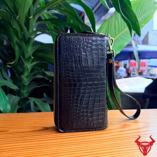Ví cầm tay da cá sấu màu đen phong cách hiện đại