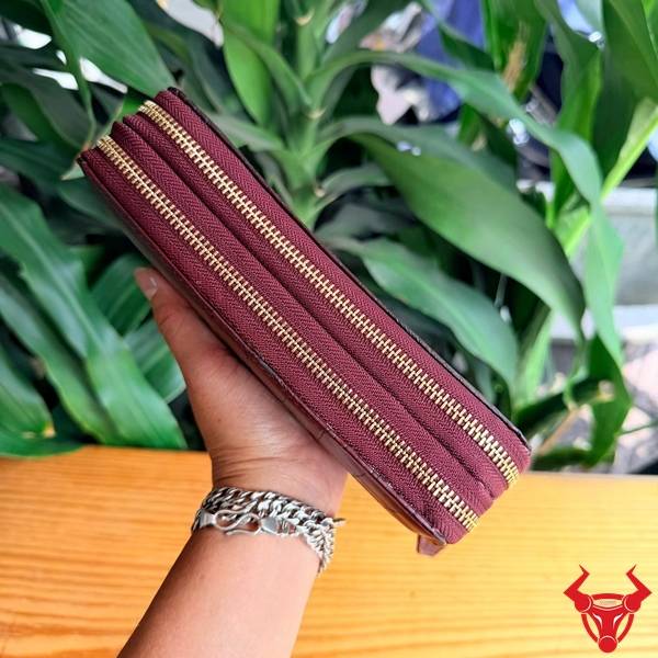 Ví cầm tay da cá sấu BEA8 màu đỏ rượu nổi bật