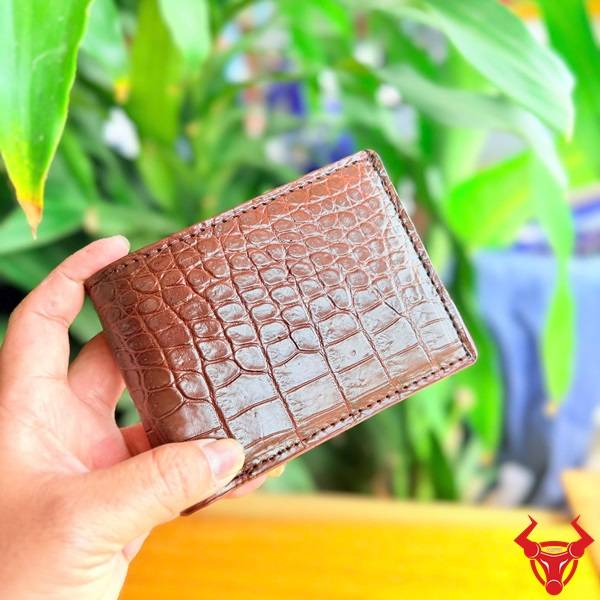 Ví nam da cá sấu VCAA8 form ngang sơn cạnh màu nâu đất