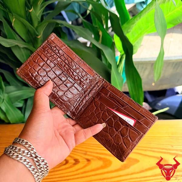 Ví nam da cá sấu độc đáo phong cách riêng Ví nam da cá sấu nâu đất đẳng cấp