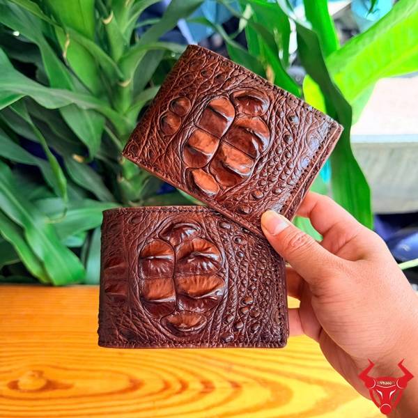 Ví nam da cá sấu thật độc đáo không trùng lặp Ví da cá sấu bền đẹp 8 gù VCAA11