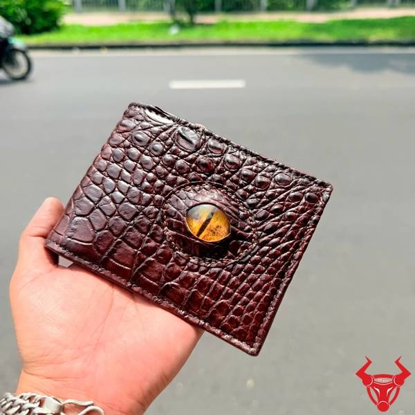 Ví cá sấu trơn bụng màu nâu phụ kiện mắt 3D phong cách sưu tầm