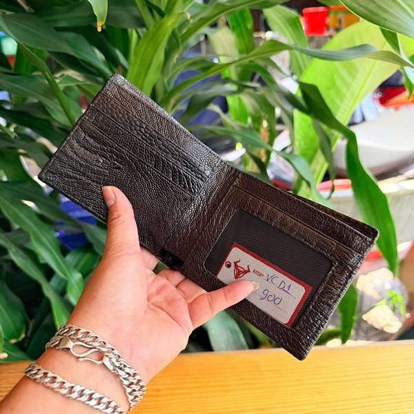Ví Nam Da Đà Điểu Vảy Chân VCD1 Màu Đen Độc Lạ Sang Trọng Mẫu ví nam da đà điểu vảy chân VCD1 màu đen đẳng cấp phái mạnh.