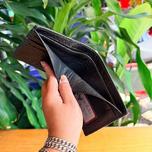 Ví Nam Da Đà Điểu Vảy Chân VCD1 Màu Đen Độc Lạ Sang Trọng Tổng thể chiếc ví nam da đà điểu vảy chân VCD1 màu đen cao cấp.