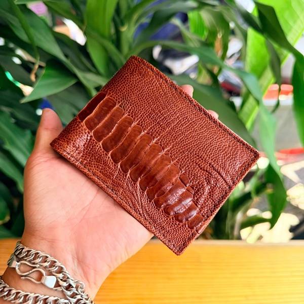 Chi tiết vảy chân đà điểu tự nhiên trên ví mini VGD1.