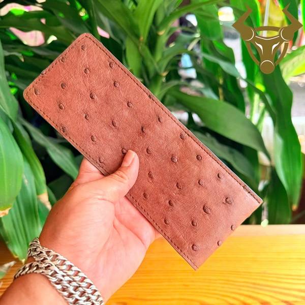 Ví sen da đà điểu màu nâu đất thiết kế phong cách riêng