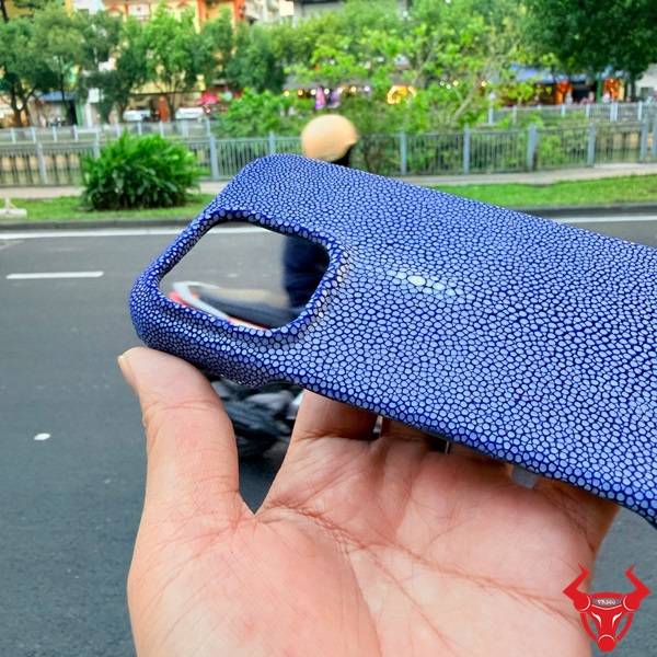 Ốp lưng iPhone 16 Pro Max da cá đuối ngọc đẳng cấp chống va đập