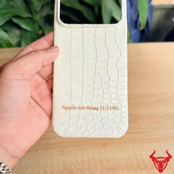 Ốp Iphone 17 Pro Max Full Viền Da Cá Sấu Độc Đáo Mẫu ốp Iphone 17 Pro Max da cá sấu full viền ELAA8 thời trang cao cấp.