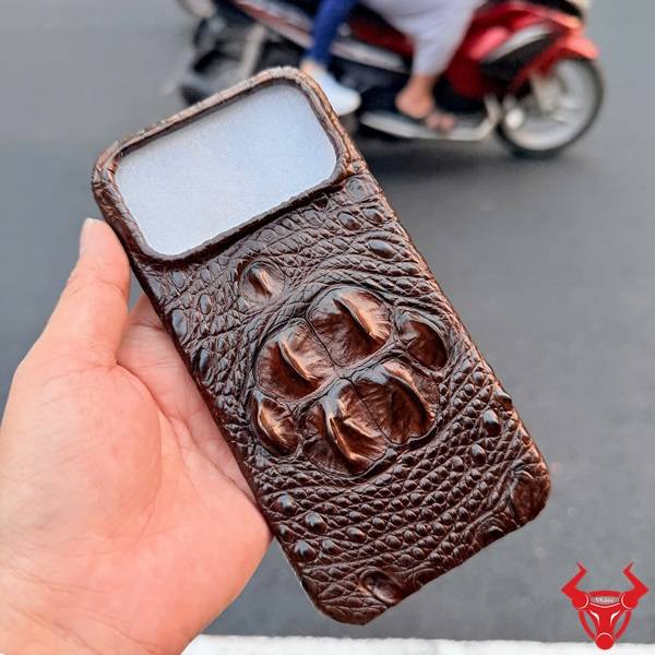 Ốp Lưng iPhone 17 Pro Max Nâu Đất Da Cá Sấu 6 Gù Đẳng Cấp Ốp lưng iPhone 17 Pro Max da cá sấu 6 gù màu nâu đất cao cấp bảo vệ điện thoại