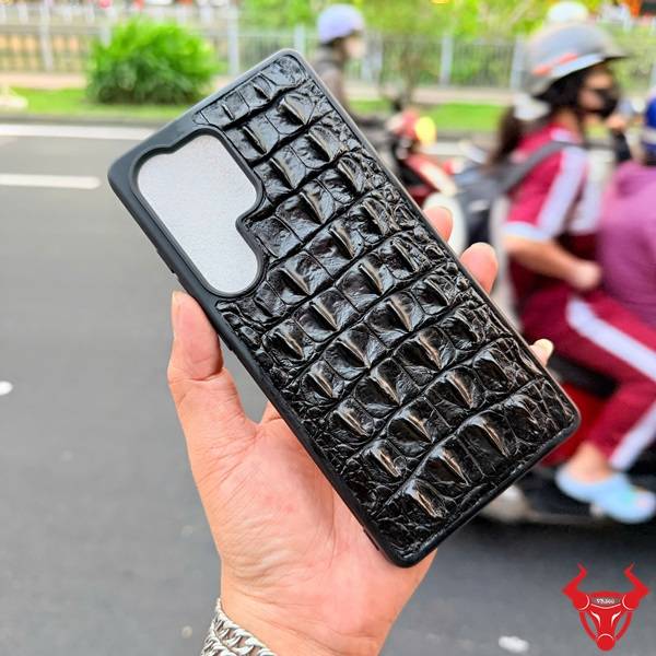 Ốp lưng Samsung S25 Ultra da cá sấu gai lưng màu đen cao cấp bảo vệ điện thoại