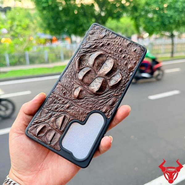 Ốp Lưng Samsung S25 Ultra Da Cá Sấu Gù Lớn Bảo Vệ Toàn Diện Ốp lưng Samsung S25 Ultra da cá sấu gù lớn màu nâu đất cao cấp bảo vệ điện thoại