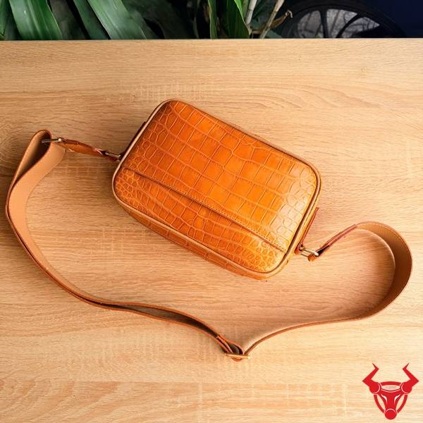 Túi đeo chéo nam da cá sấu màu cam tiện dụng hiện đại
