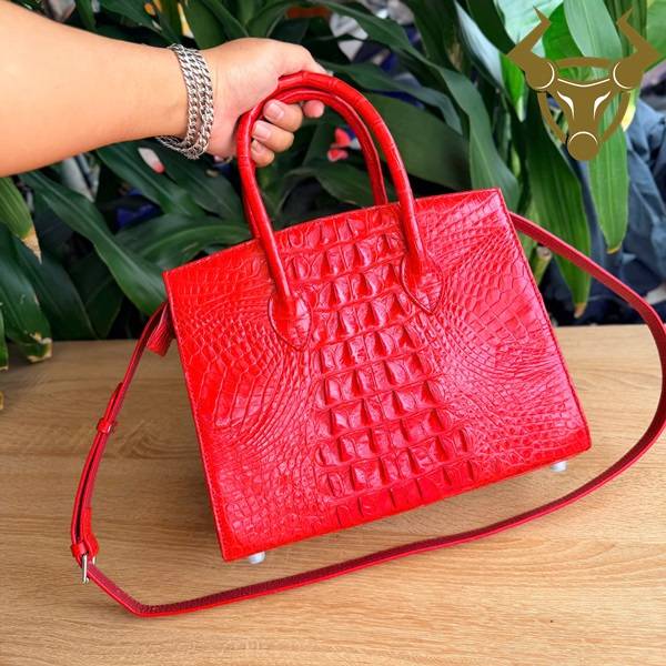 Túi xách da cá sấu đỏ Ruby dành cho quý cô sang trọng