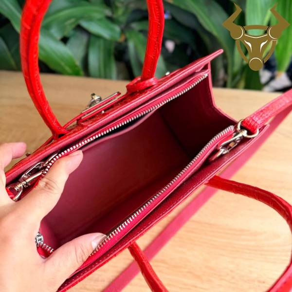 Túi xách da cá sấu đỏ Ruby cao cấp thể hiện phong cách thượng lưu