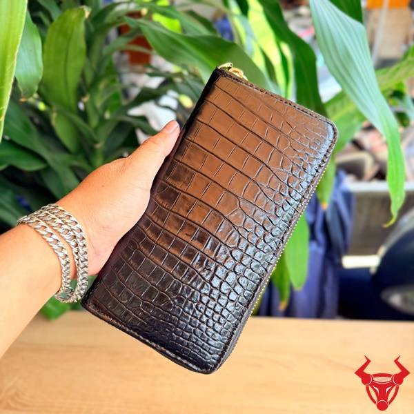 Ví da cá sấu màu đen thiết kế vừa vặn tiện dụng dùng hàng ngày