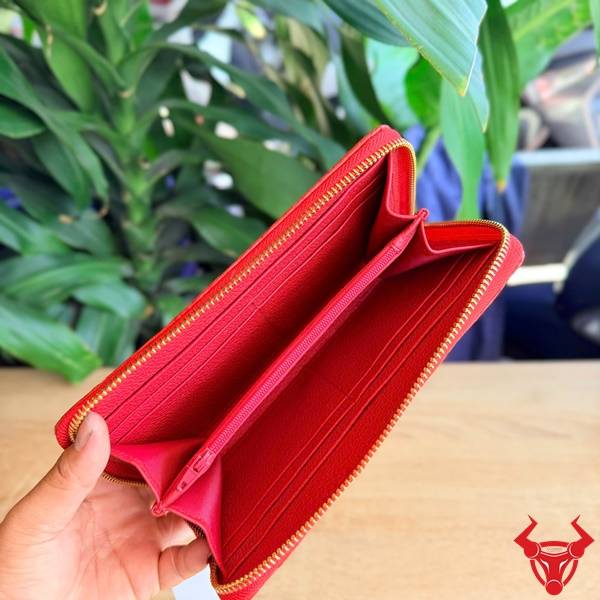Ví cầm tay da cá sấu màu đỏ nổi bật thiết kế 1 ngăn lớn tiện lợi