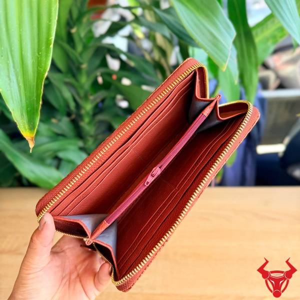 Ví da cá sấu nhỏ gọn màu nâu đỏ thiết kế tiện lợi chứa nhiều vật dụng