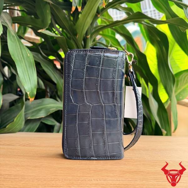 Ví cầm tay da bụng cá sấu BEA8 màu xanh navy cao cấp thời trang.