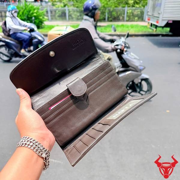 Ví da cá đuối màu xám phong cách sang trọng độc đáo hiện đại