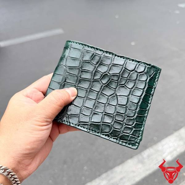 Ví nam da cá sấu thật màu xanh lá đậm phong cách hiện đại cao cấp