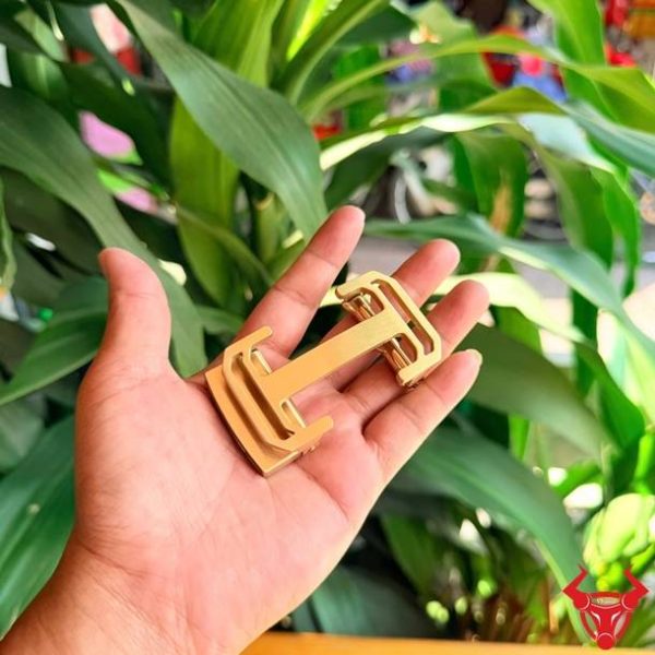 Mặt khóa dây nịt nam K70-B cao cấp với thiết kế hiện đại.