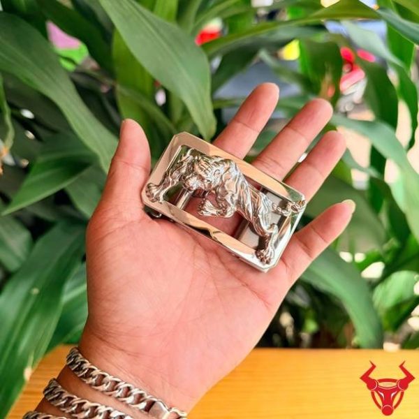 Mặt Khóa Thắt Lưng Thép Hình Con Hổ K132 Ray Trượt Tự Động Mặt khóa dây nịt nam K132 hình con hổ bền bỉ và thời trang.