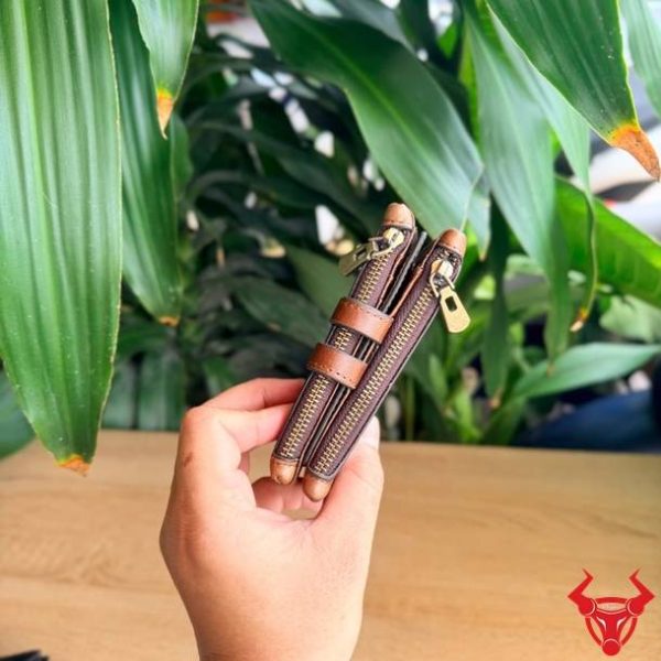 Ví da bò dáng đứng VDB69 nhiều ngăn tiện lợi cho công việc và sinh hoạt.