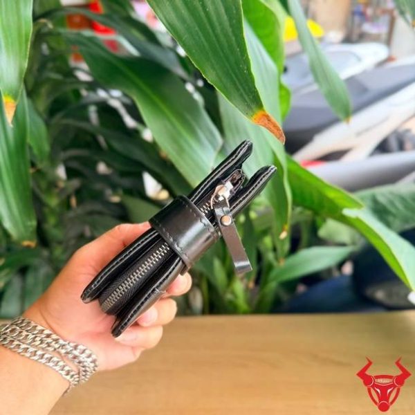 Ví da bò VDB34 cao cấp màu đen giúp sắp xếp đồ dùng cá nhân ngăn nắp.