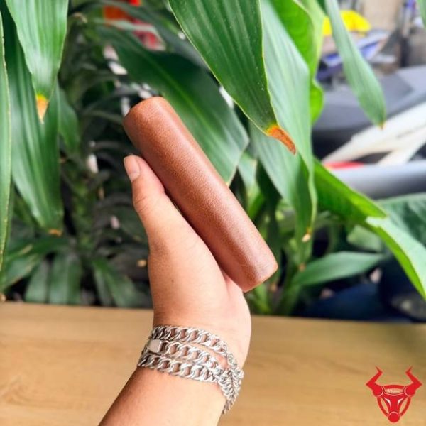 Ví đứng nam da bò VDB54 màu nâu sang trọng với nhiều ngăn tiện ích.