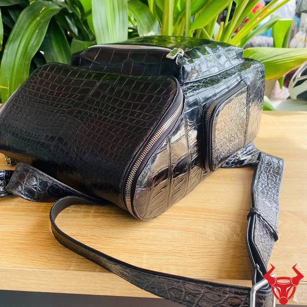 Balo Du Lịch Da Cá Sấu Màu Đen Ngăn Chứa Lớn Balo du lịch da cá sấu trơn bụng vân lớn DLA8 màu đen cao cấp.