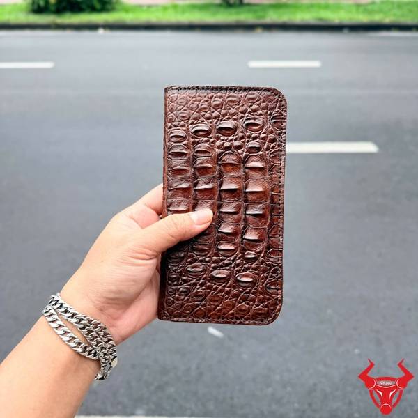 Ốp Da Cá Sấu Gai Lưng iPhone 17 Pro Max Màu Nâu Đất Sang Trọng Bao da cá sấu gai lưng ELCA1 màu nâu đất dành cho iPhone 17 Pro Max sang trọng.