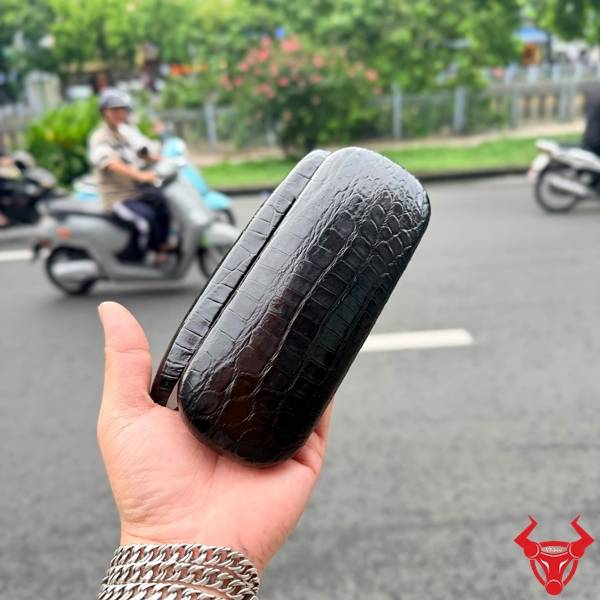 Hộp Đựng Kính Da Cá Sấu Màu Đen Dành Cho Doanh Nhân Hộp đựng mắt kính bọc da cá sấu màu đen dành cho doanh nhân và người yêu thời trang.