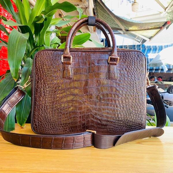 Cặp Xách Nam Da Cá Sấu Màu Nâu Đất Thiết Kế Cao Cấp Cặp xách da bụng cá sấu CSA8 màu nâu đất sang trọng cho doanh nhân.