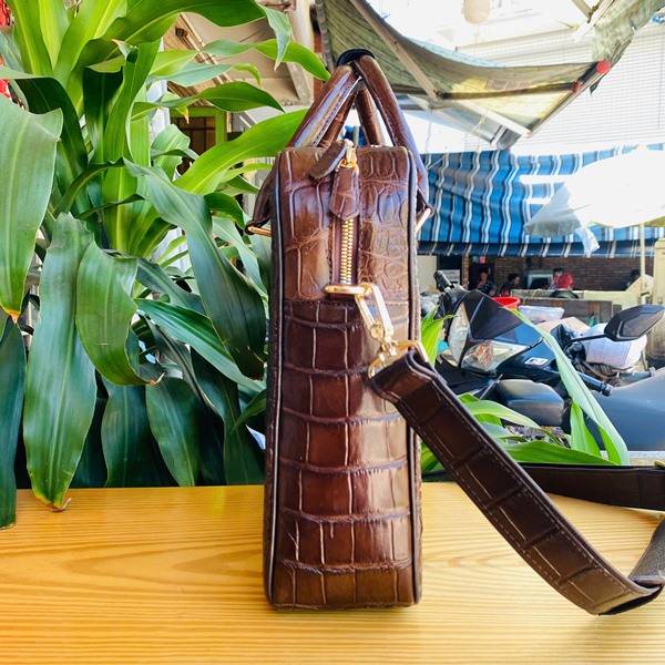 Cặp Xách Da Bụng Cá Sấu CSA8 Tiện Dụng Và Đẳng Cấp Cặp xách nam da bụng cá sấu CSA8 màu nâu đất cao cấp.