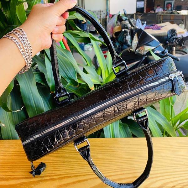 Cặp Xách Nam Da Cá Sấu Màu Đen Dành Cho Doanh Nhân Cặp xách da bụng cá sấu CSA8 màu đen sang trọng cho doanh nhân.