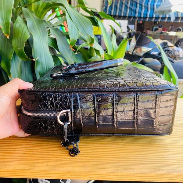 Cặp Xách Nam Da Cá Sấu Màu Đen Chính Hãng Cặp xách da bụng cá sấu CSA8 màu đen cao cấp với thiết kế rộng rãi.